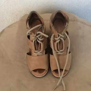 Tie up gladiator sandals.